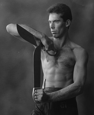 James Sinclar founder and Chief Instructor of the prestigious UK Wing Chun Kung Fu Assoc. demonstrating the bart Chaam Do or Eight Cutting Knives.