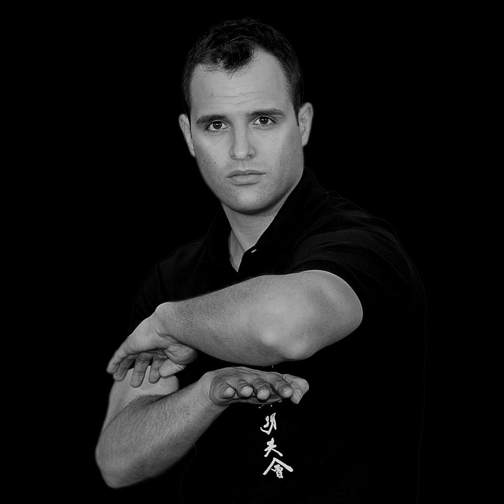 Master Nick Martin demonstrates the hidden hand form Biu Tze