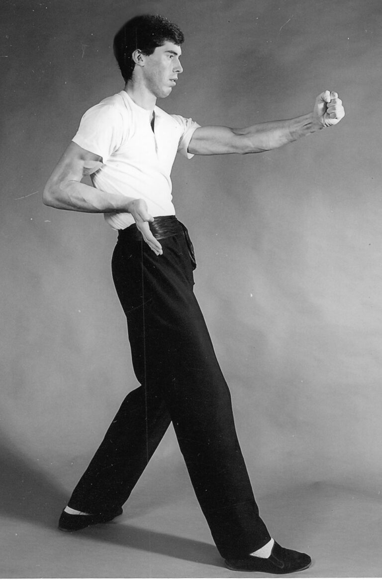 James Sinclair performs the Wing Chun Gwat Sau circa 1982