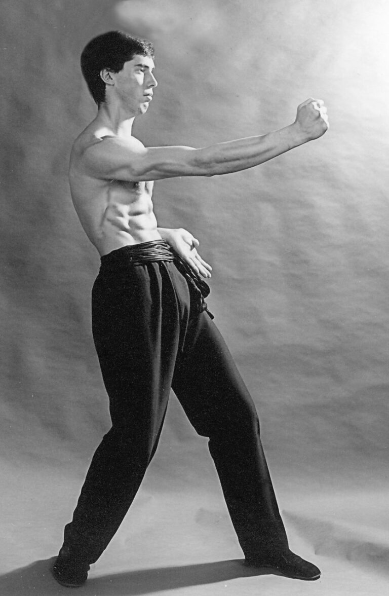 James Sinclair performs the Wing Chun Gwat Sau circa 1982
