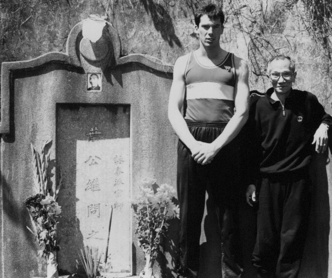 In 1989, Grandmaster Ip Chun took James to list the grave of his father Grandmaster Ip Man